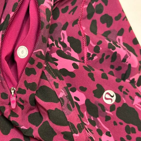 Lululemon Pink Leopard Print Hotty Hot Shorts Size 6 - Picture 4 of 4